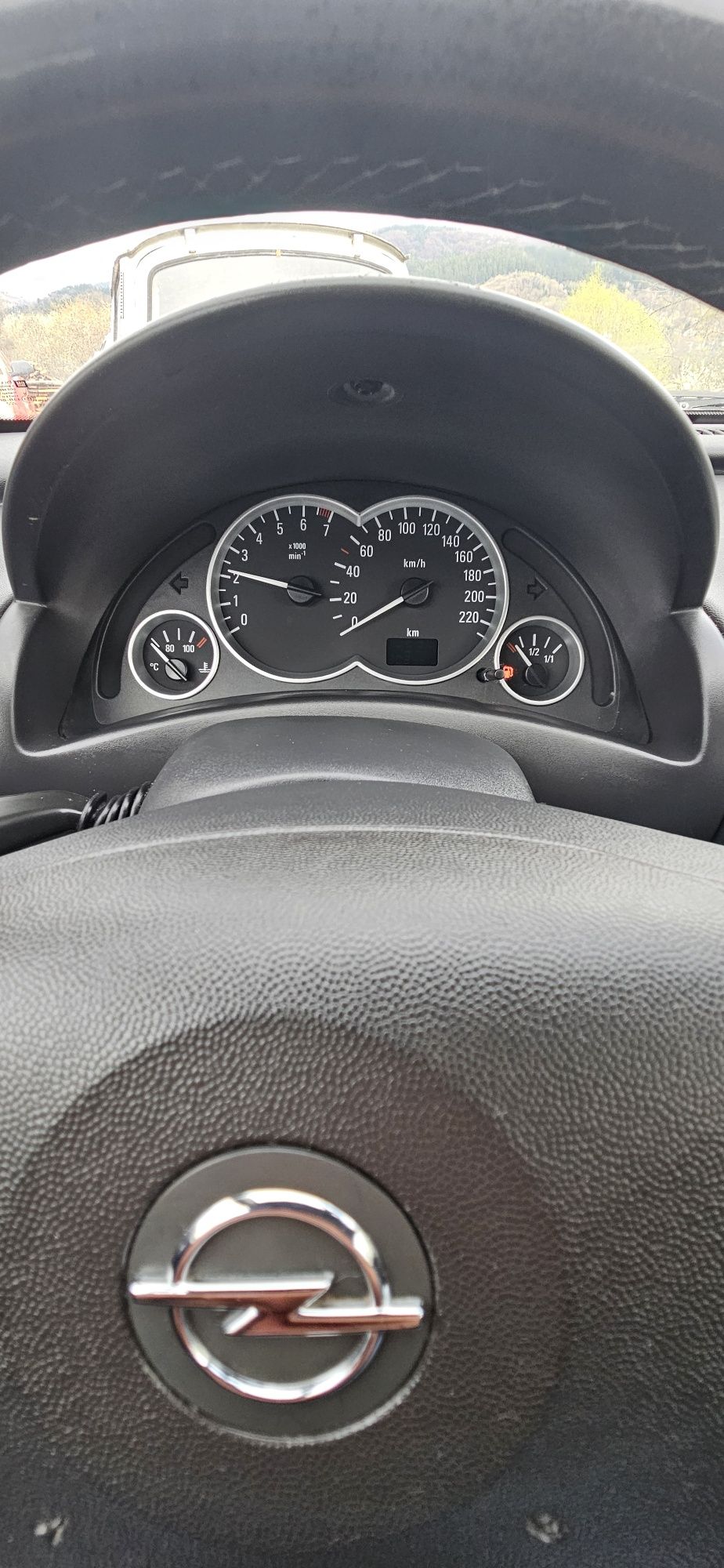 Opel Corsa 1.2 twinport 2005 far led, semi piele, sau Volkswagen Polo