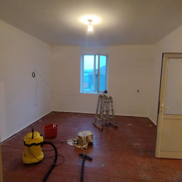 Продавам етаж от къща