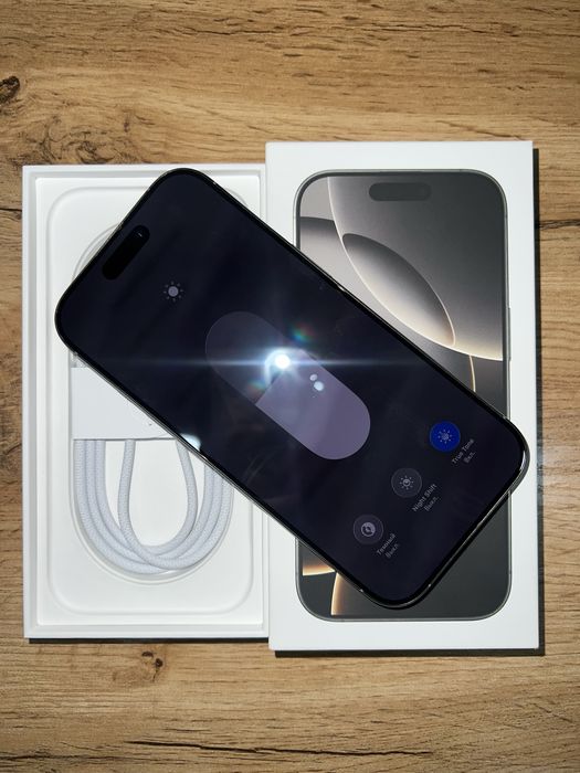 iPhone 16 pro, 256 GB, 100%