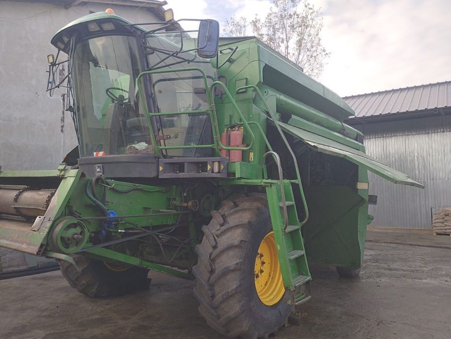 Combina John Deere 2056