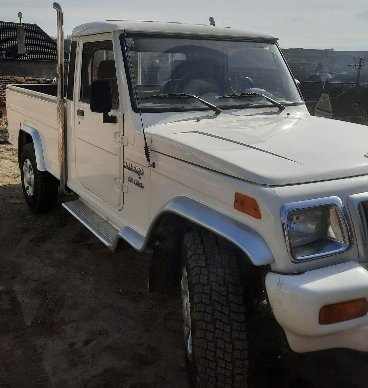 Vând autoutilitară Mahindra Bolero