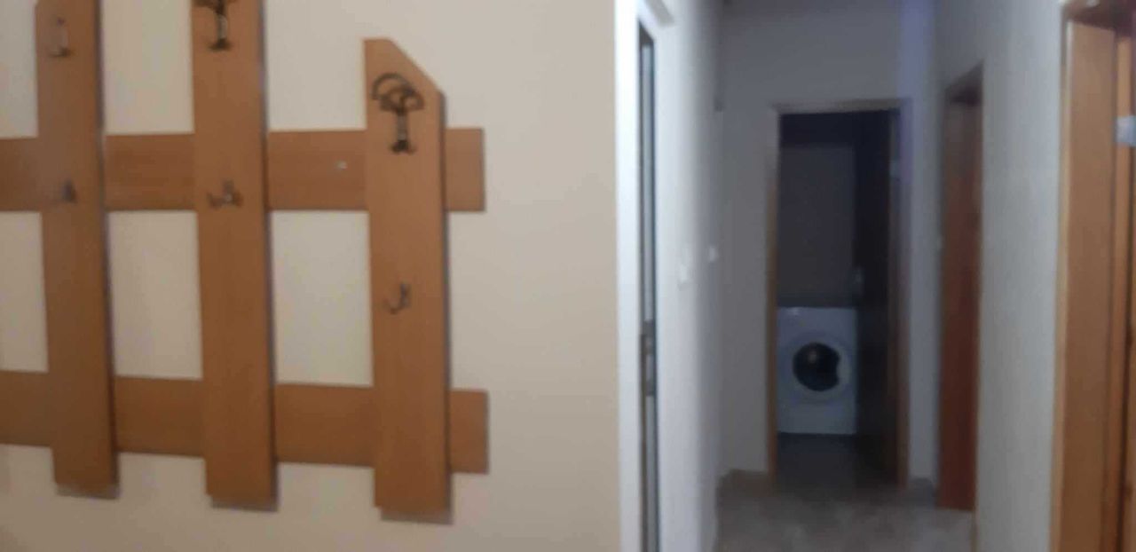Дава се под наем Тристаен апартамент в Търговище, Център - 100 кв.м за 306 € - Снимка #6