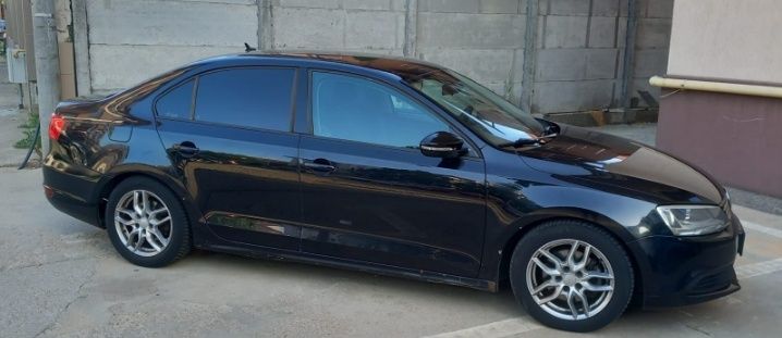 Vând Volkswagen jeta 2.0 Tdi anul 2013 fabricatie Proprietar în acte !