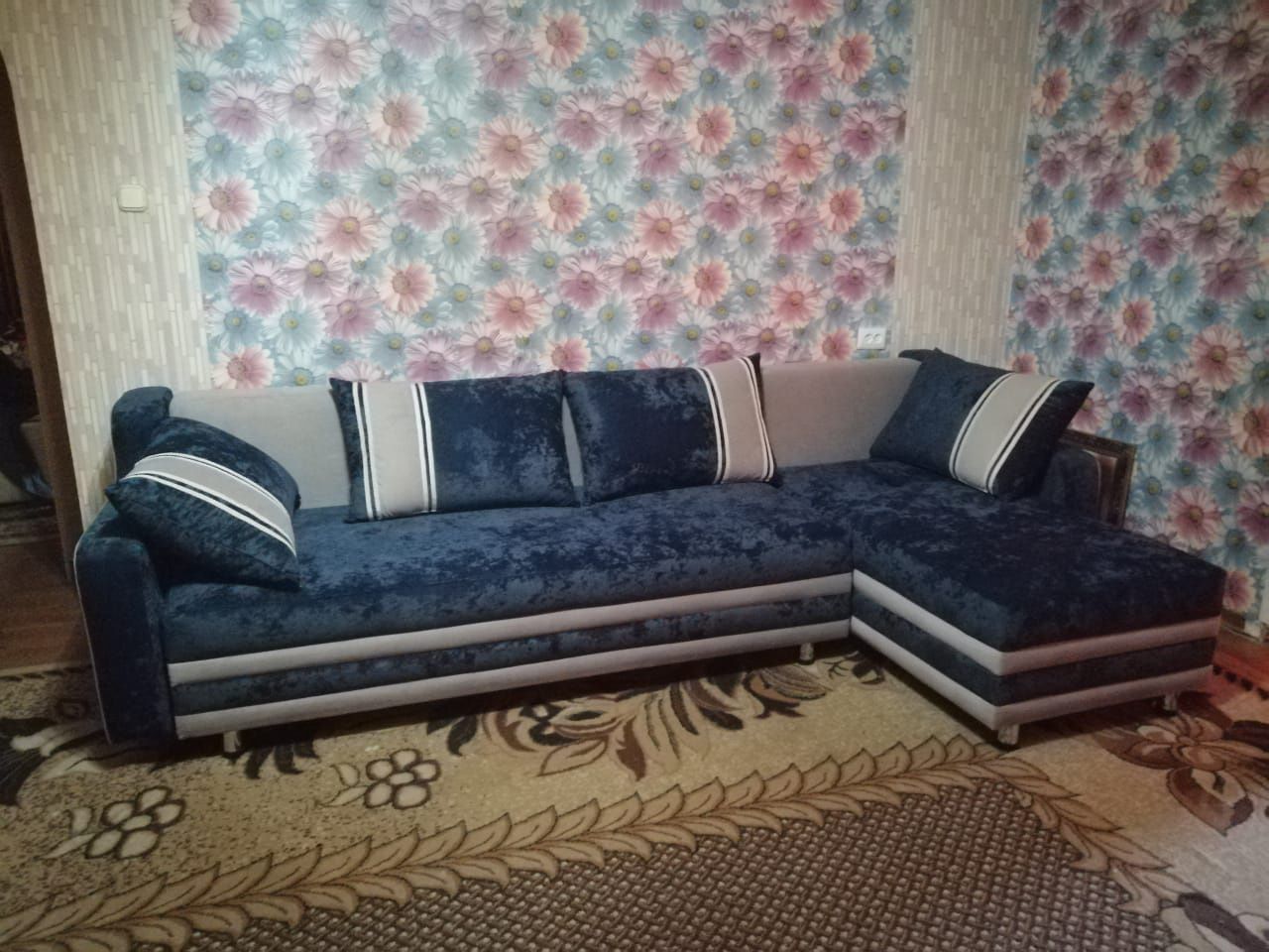 Продам диван угловой