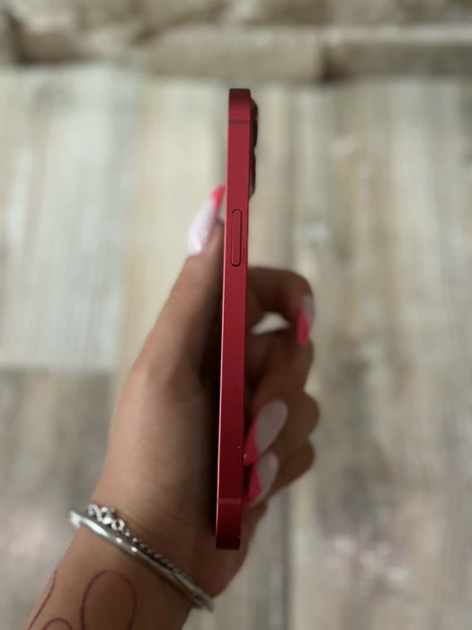 Продавам   Iphone 13