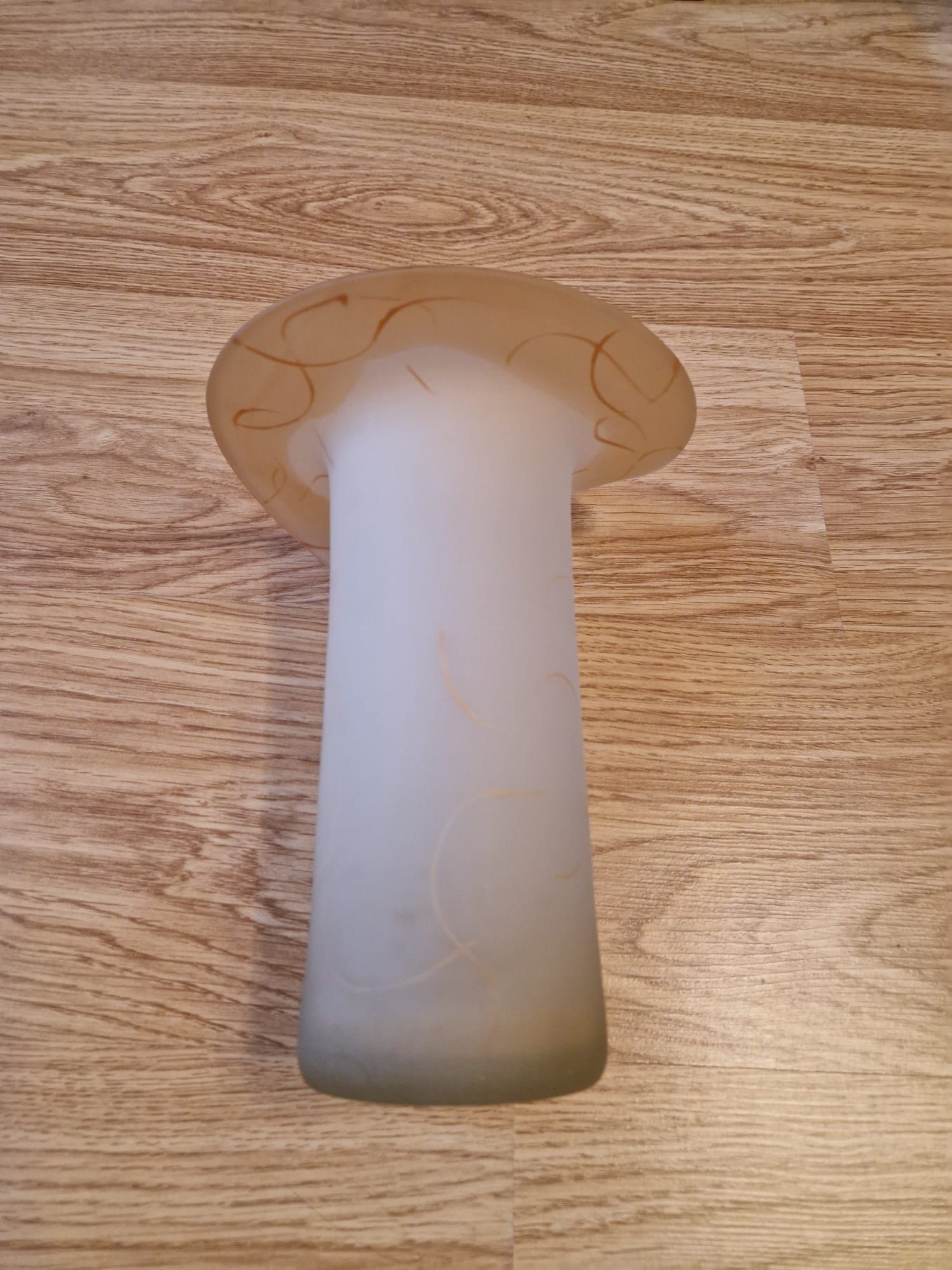 Vaza din sticla mata, decorata manual cu auriu