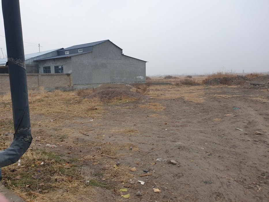 Нурафшон шахар марказида 25 сотих ва 6 сотихли (участка)лар сотилади.