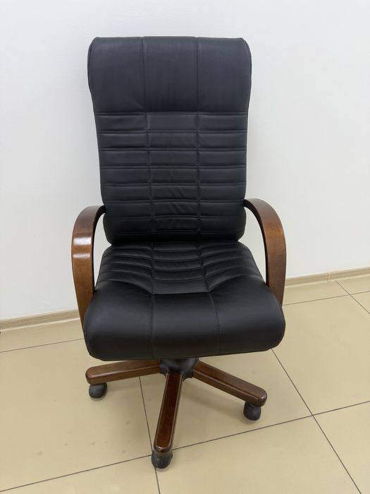 Кресло руководителя офисное