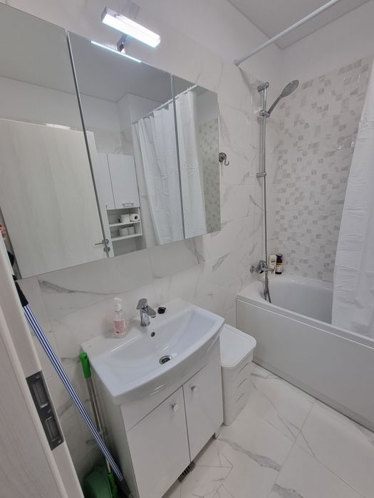 Inchiriez garsoniera bloc nou