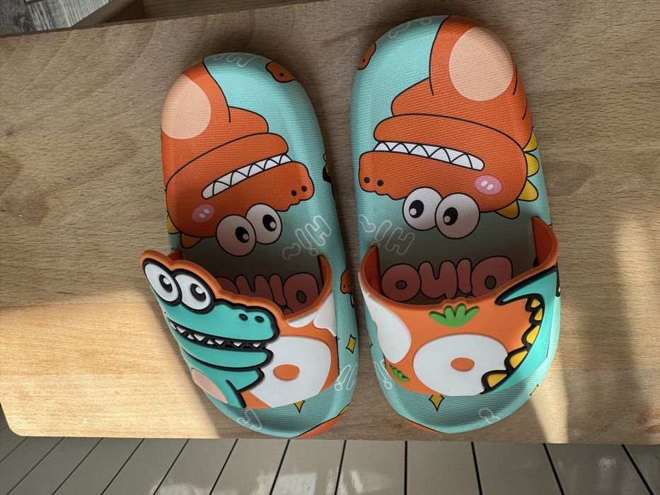 Чисто нови детски джапанки