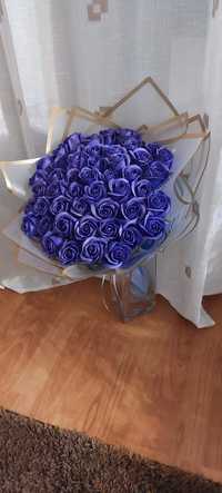 Buchet imens de 51 trandafiri albastri cu fir lung