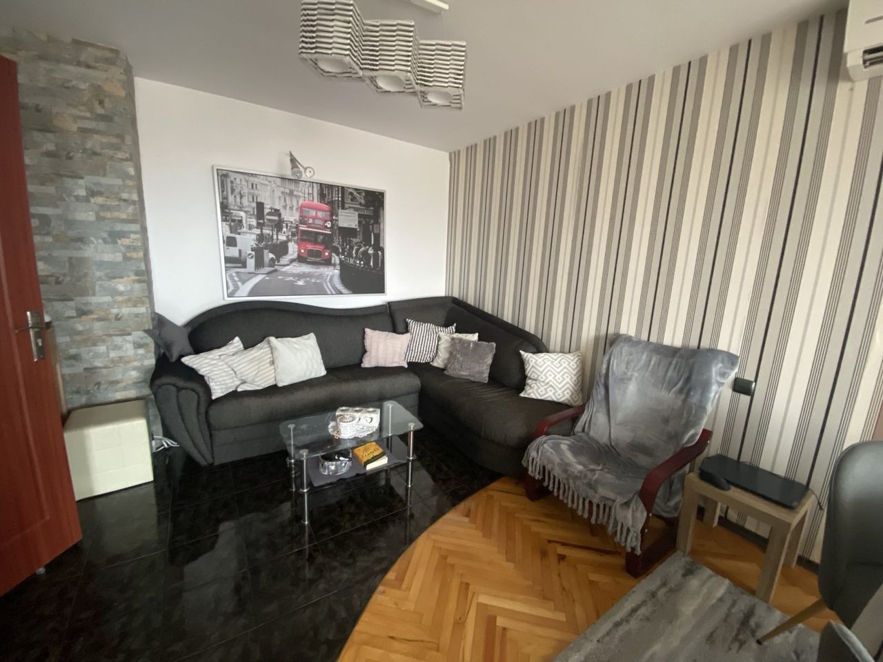Продава се Тристаен апартамент в Шумен, 5-ти полк - 80 кв.м за 1753 €/кв.м - Снимка #3