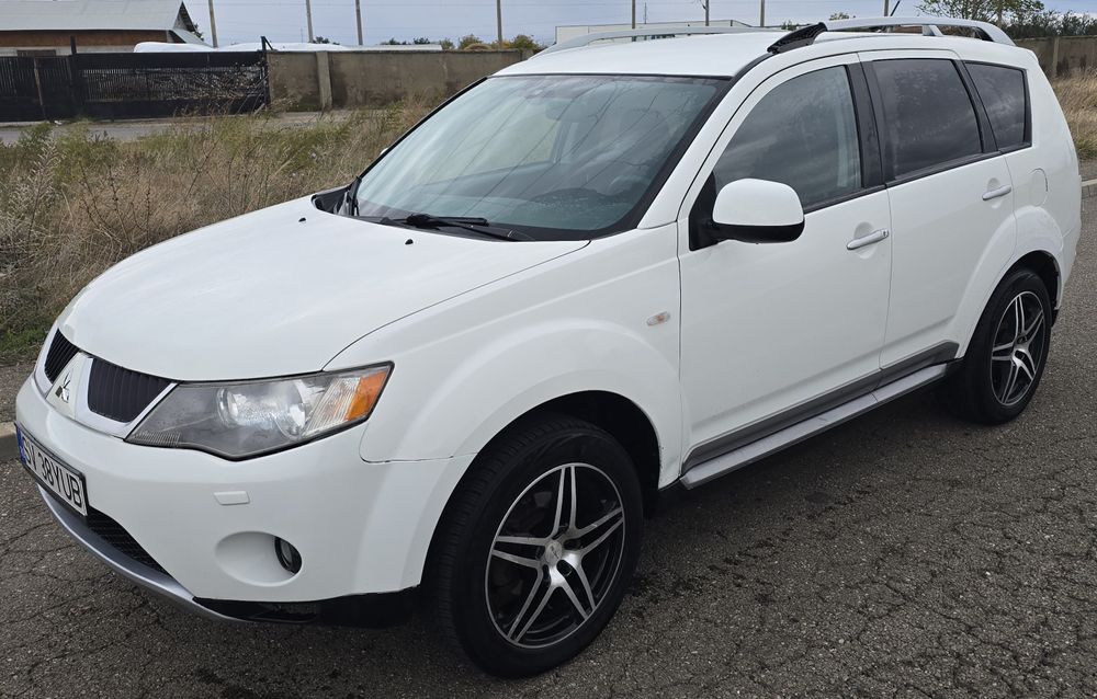 Mitsubishi Outlander 2,0d 6trepte 4x4 Alcantara Key les Go Xenon Pilot