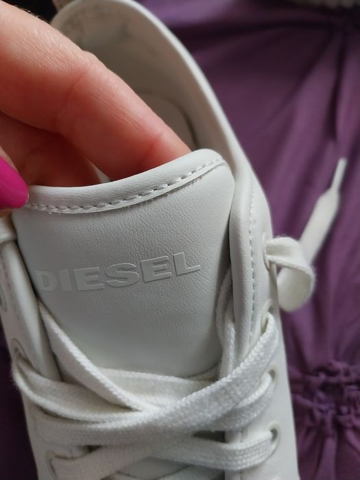 Tenesi piele Diesel marimea 38,5