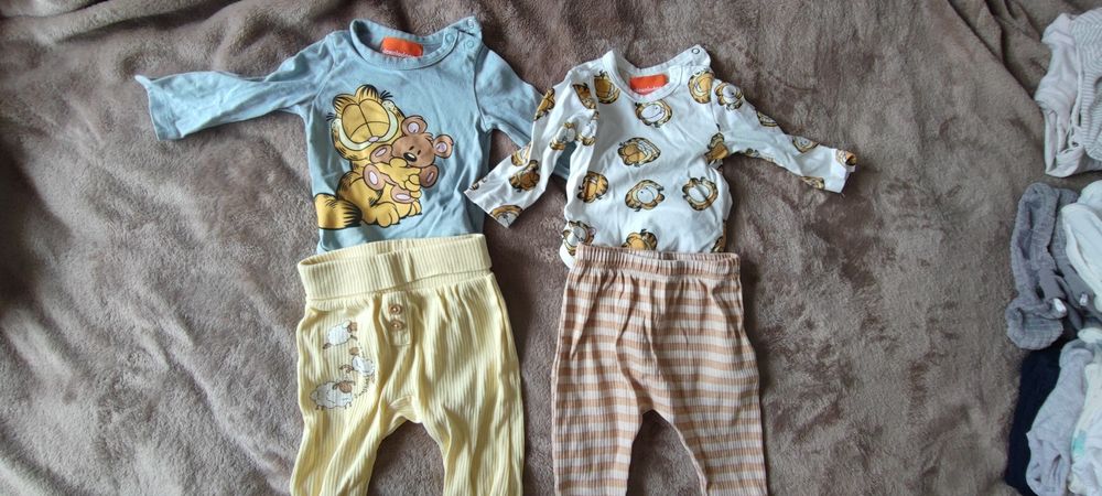 Vând lot haine bebeluși (45 piese), mărimea 56