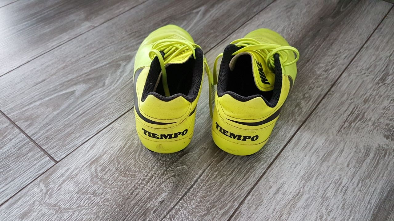 Калеври Nike tempo