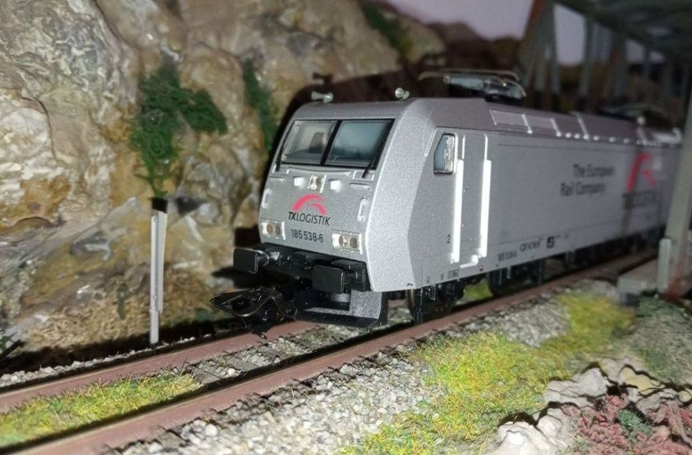 Locomotiva digitala trix 22091 , digitala scara HO 

Tracțiune integra