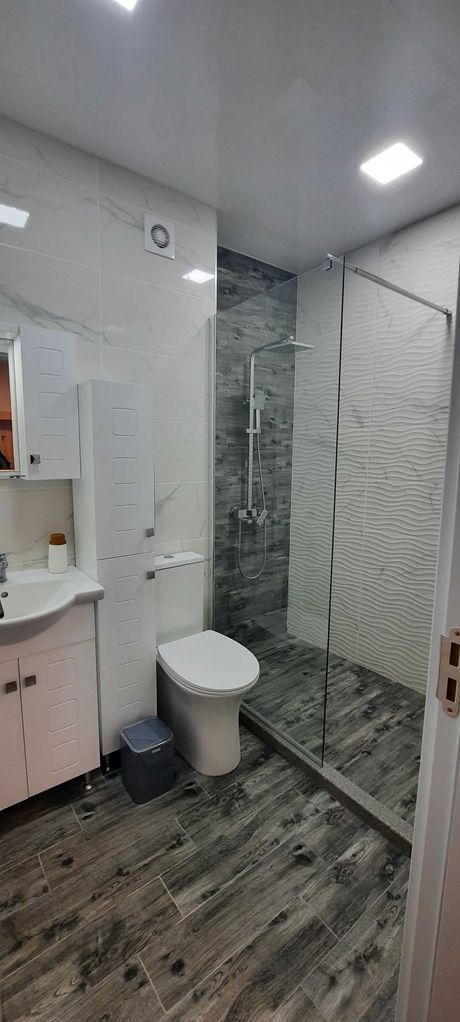 Дава се под наем Двустаен апартамент в Варна, Възраждане 2 - 75 кв.м за 170000 € - Снимка #4