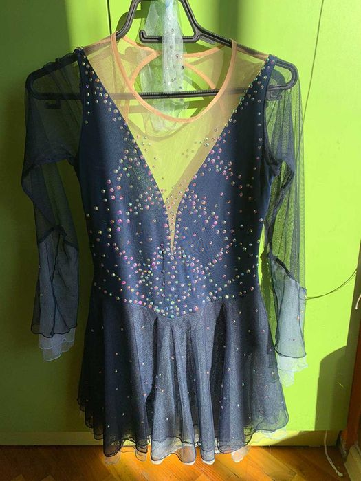 Състезателна рокля за фигурно пързаляне