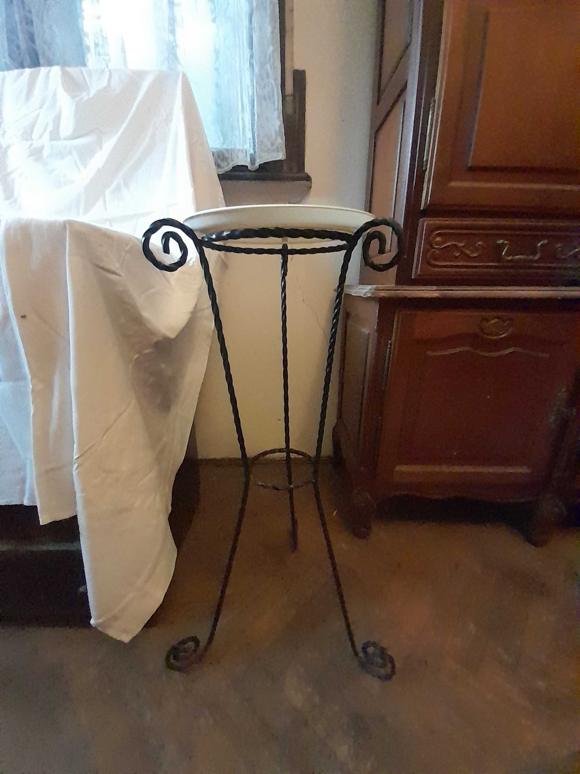 Piesă Decorativă Retro - Suport Înalt Fier Forjat cu Tavă Florală