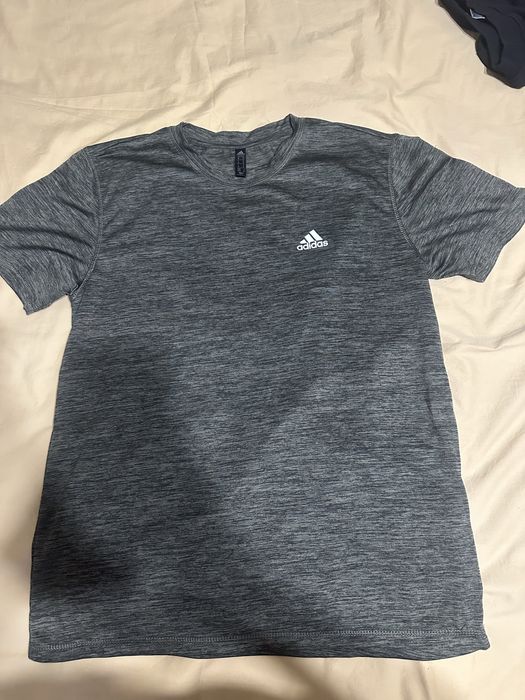 Спортна тениска adidas