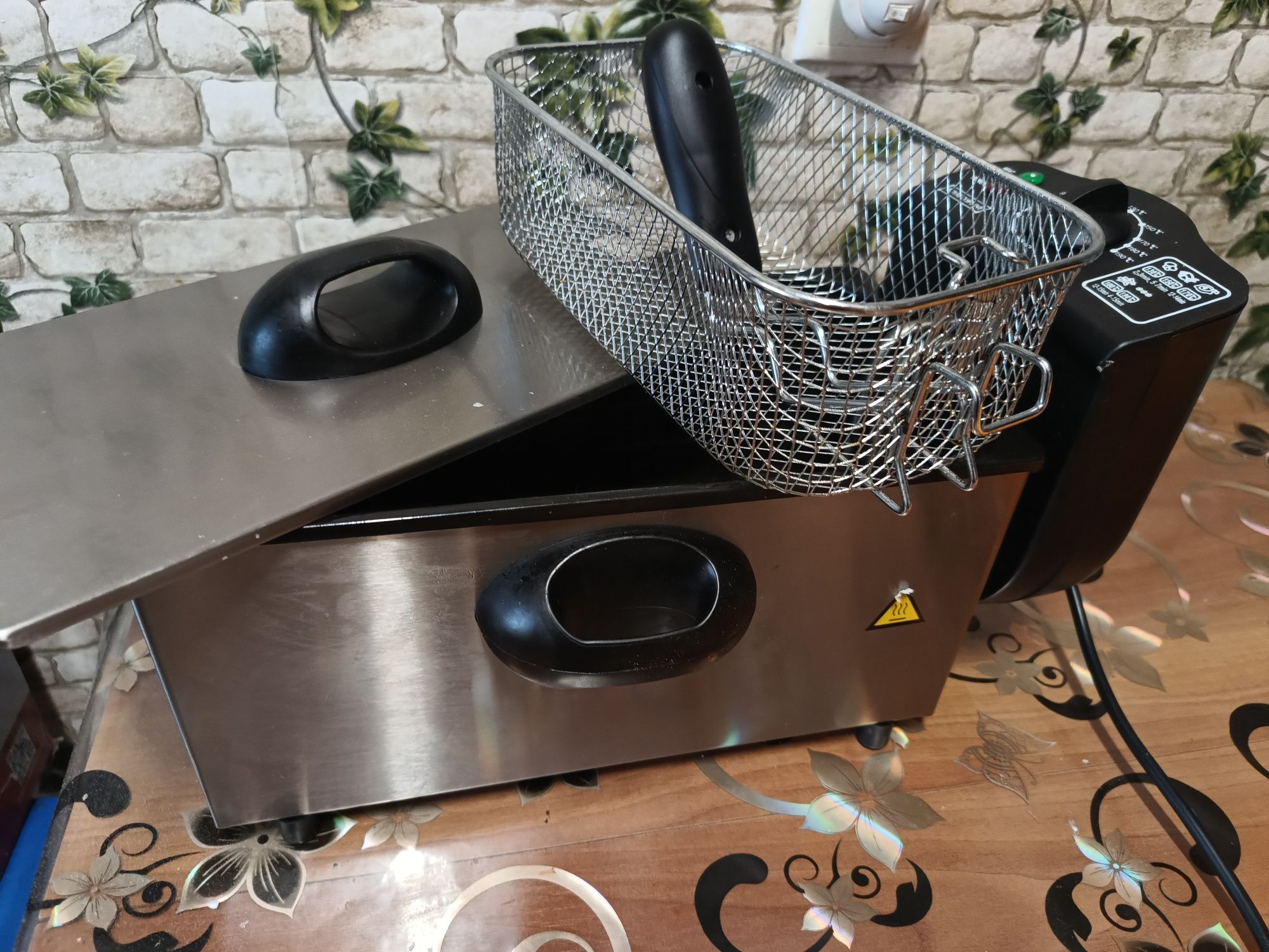 Friteuza cu ulei 1.5L 2000w