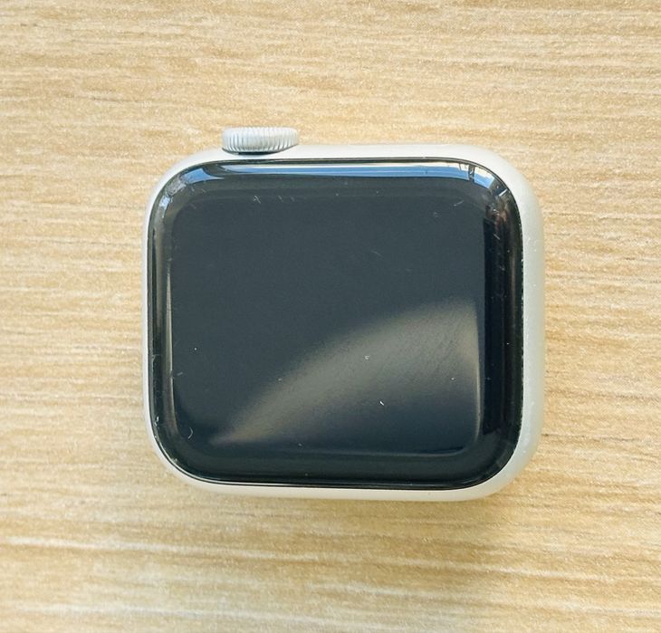 Apple Watch SE (2nd Gen) 40mm – Silver Aluminum