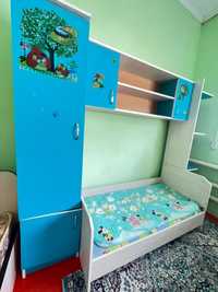 Детский кровать с шкафом в хорошем состоянии