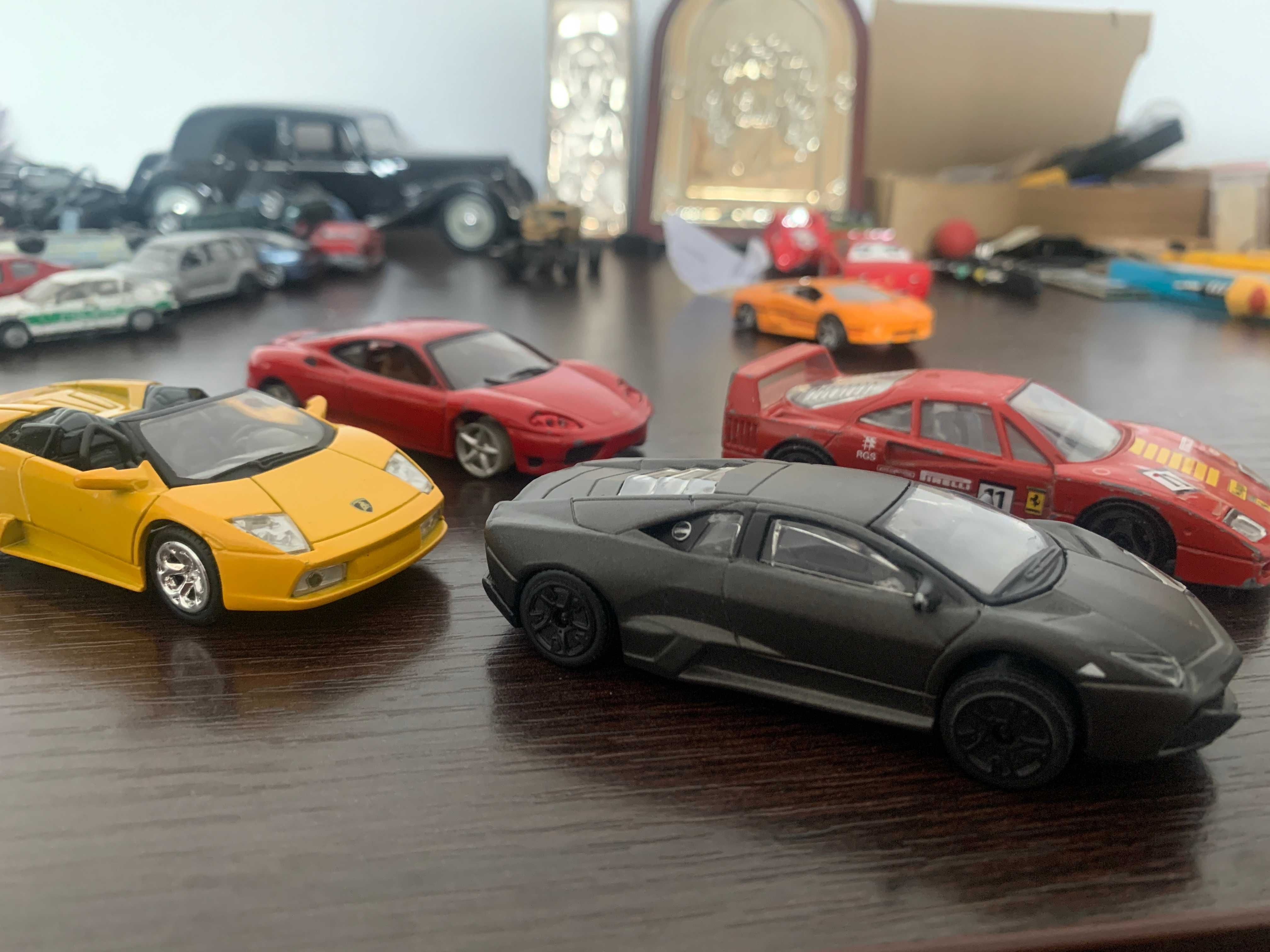 Masinute metalice Ferrari si Lamborghinii