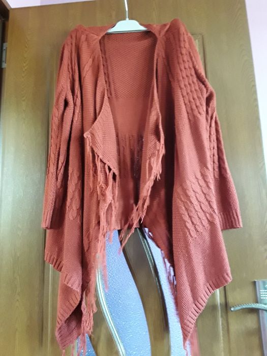 Vând Cardigan Damă în Colț Mărimea XL