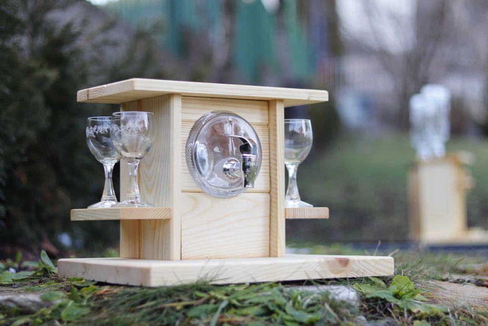 Ръчно изработени диспенсъри за алкохол