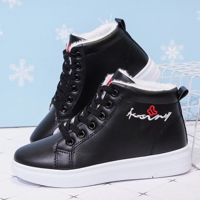 Женские кроссовки на осень-весна