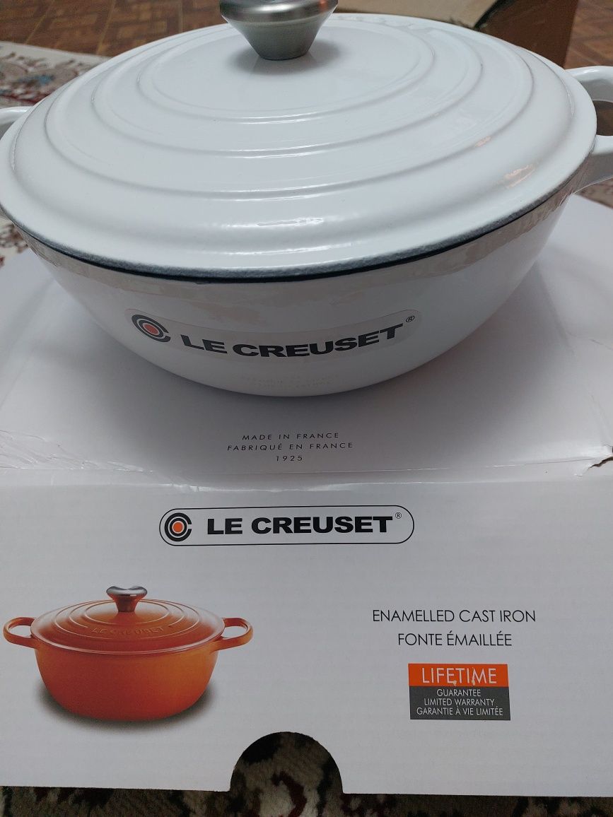 Чугунный казан известного бренда Le creuset
Обьем 4.1 л 
Вес 4.5 кг
За