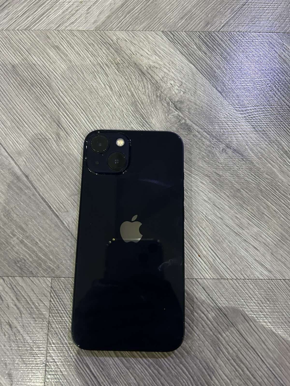 Продавам Iphone 13 128gb