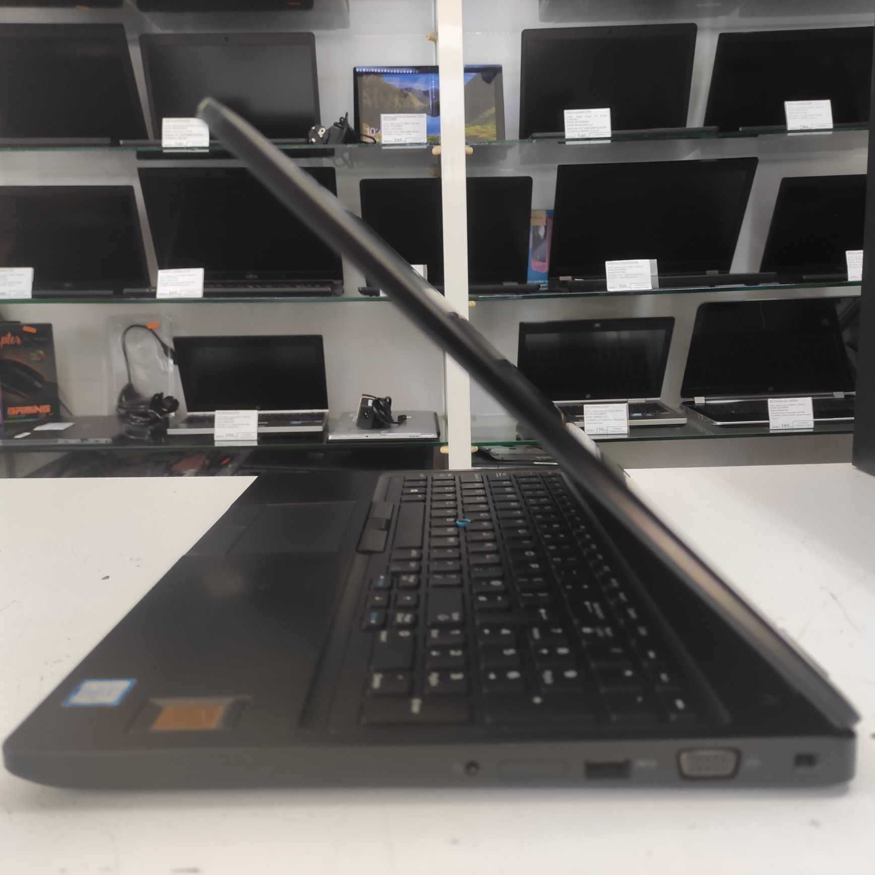 Лаптоп DELL Latitude 5590 i5-8Gen - Бургас ТЕРПОТЕХ