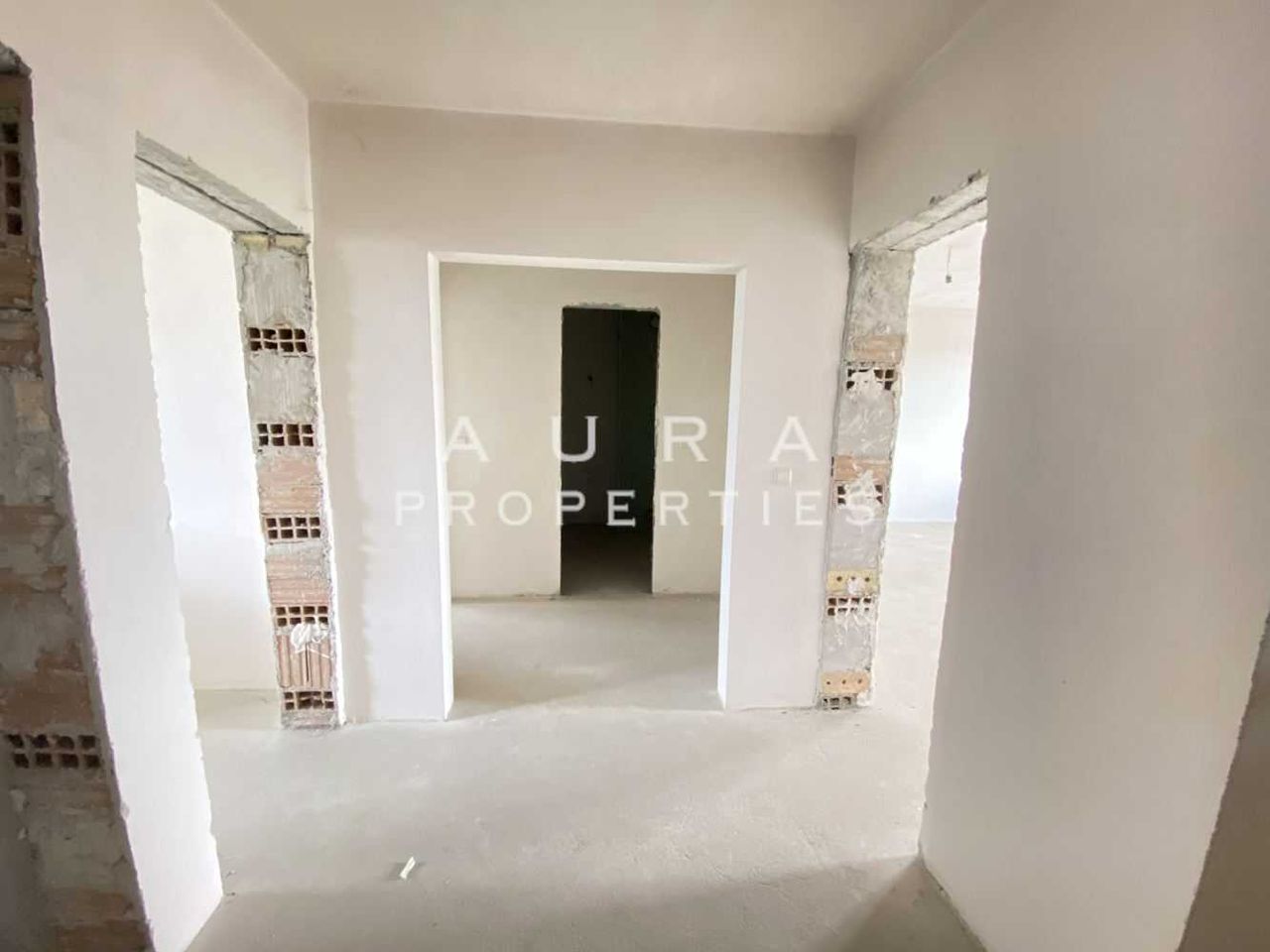 Продава се Тристаен апартамент в Разград, Васил Левски - 103 кв.м за 1065 €/кв.м - Снимка #10