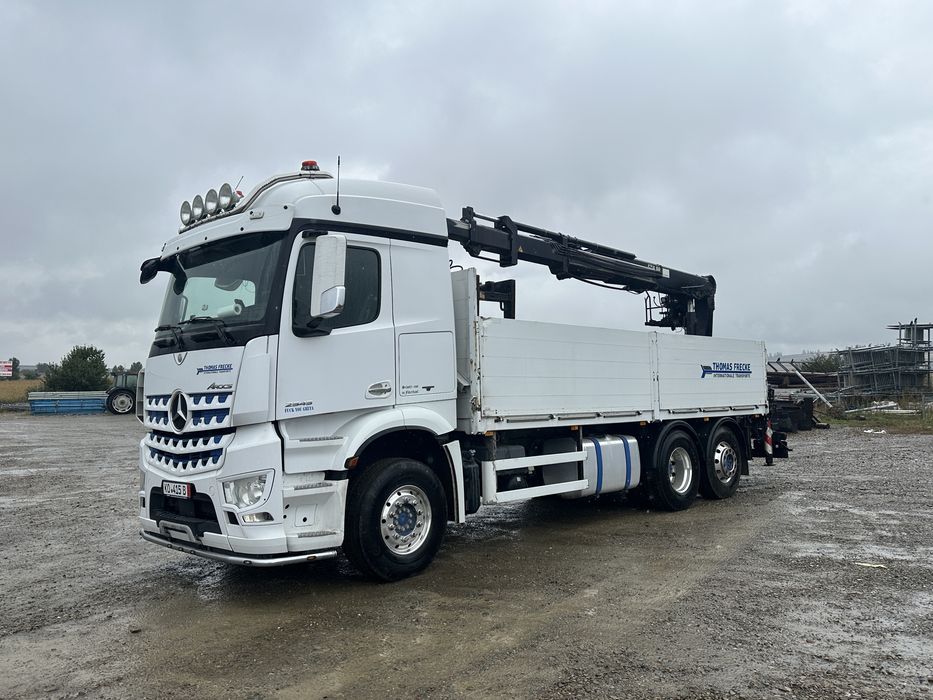 Camion cu macara 2545