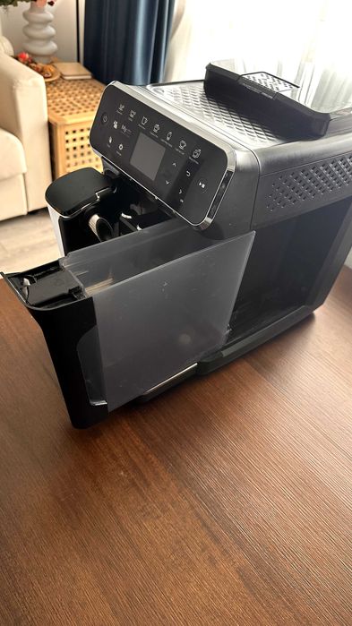 Espressor automat Philips seria 4300 cu sistem spumare lapte LatteGo