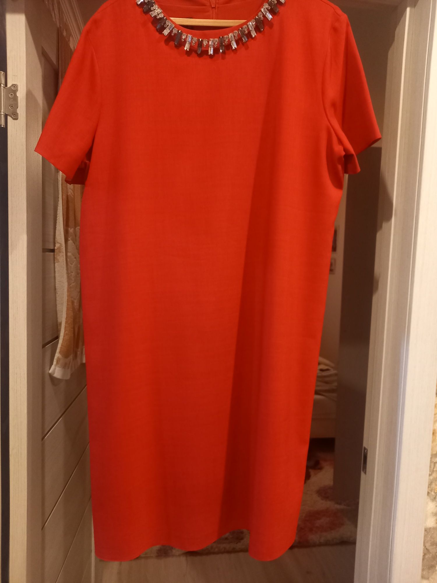 Платье женское,красное, разм54