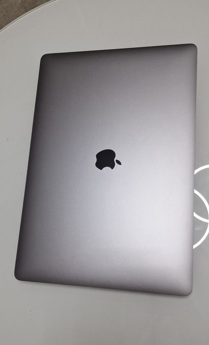 Vand MacBook Pro 16"