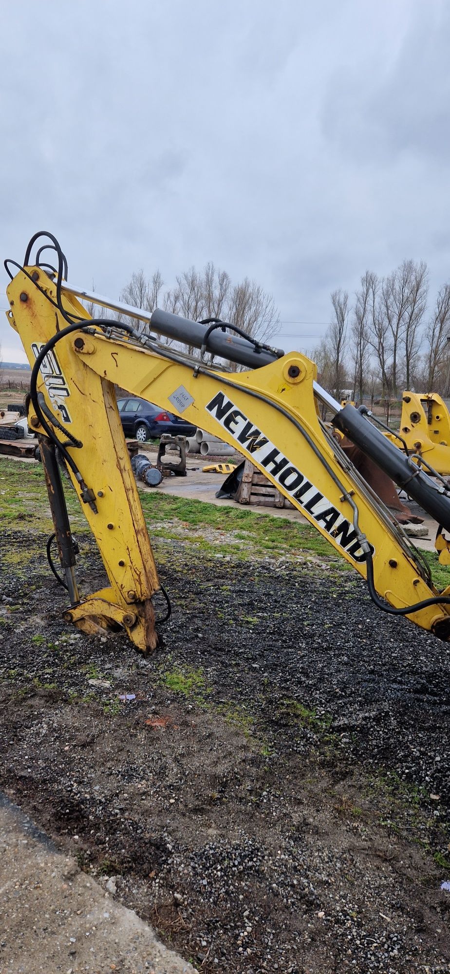 Dezmembrez  Buldoexcavator  New  Holland  An 2008