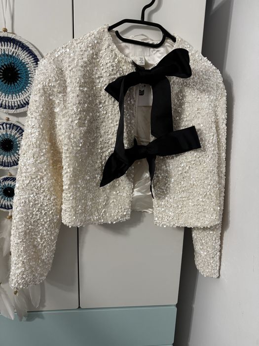 Bluza cu paiete H&M marimea XS, noua cu eticheta