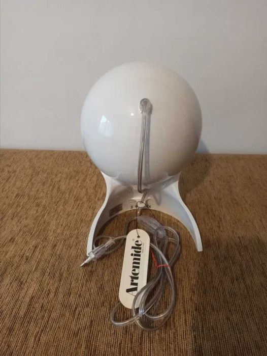 Lampa de masă Artemide Dalu. (NOUĂ)