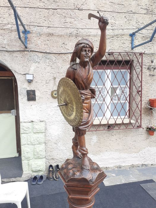 Vând statuetă din lemn