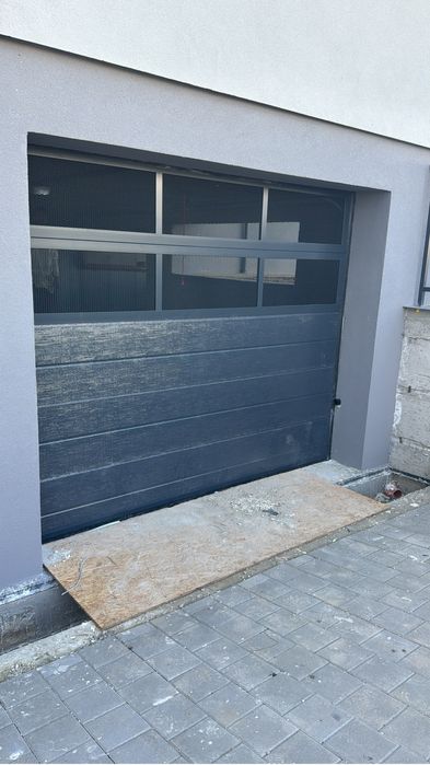 Usa garaj L3000 x H3000 gri cu geamuri -NOU!