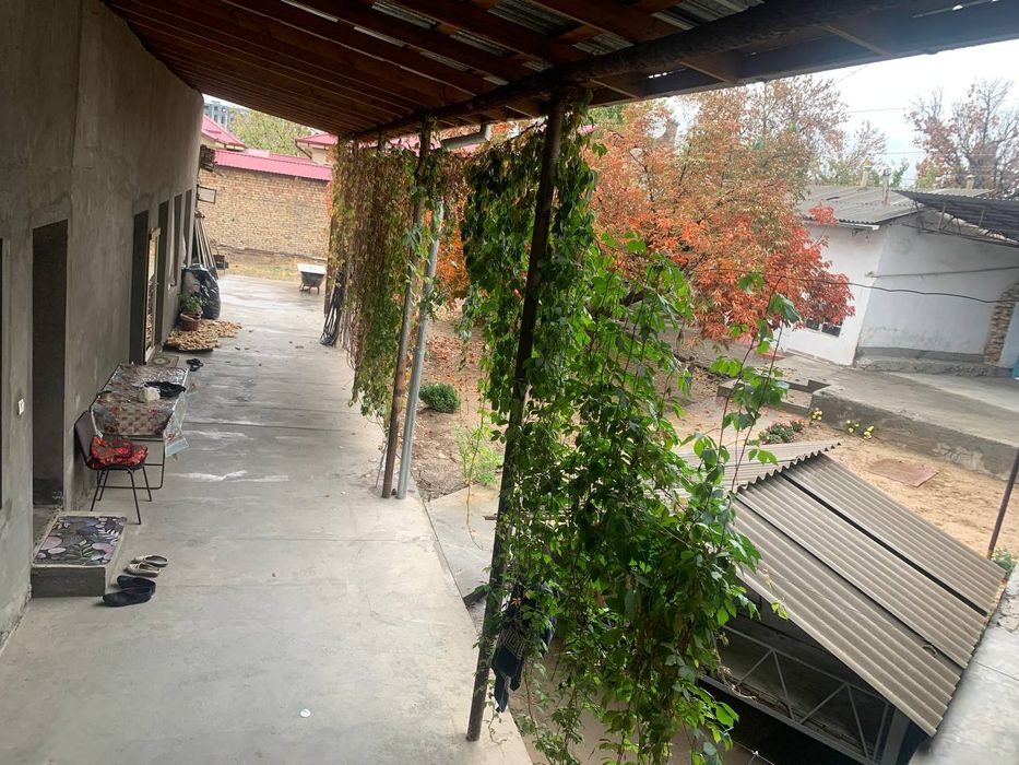 М.Улугбек тумани гулсанам ку́ча (ттз)да 7 сотих 8 хона СОТИЛАДИ