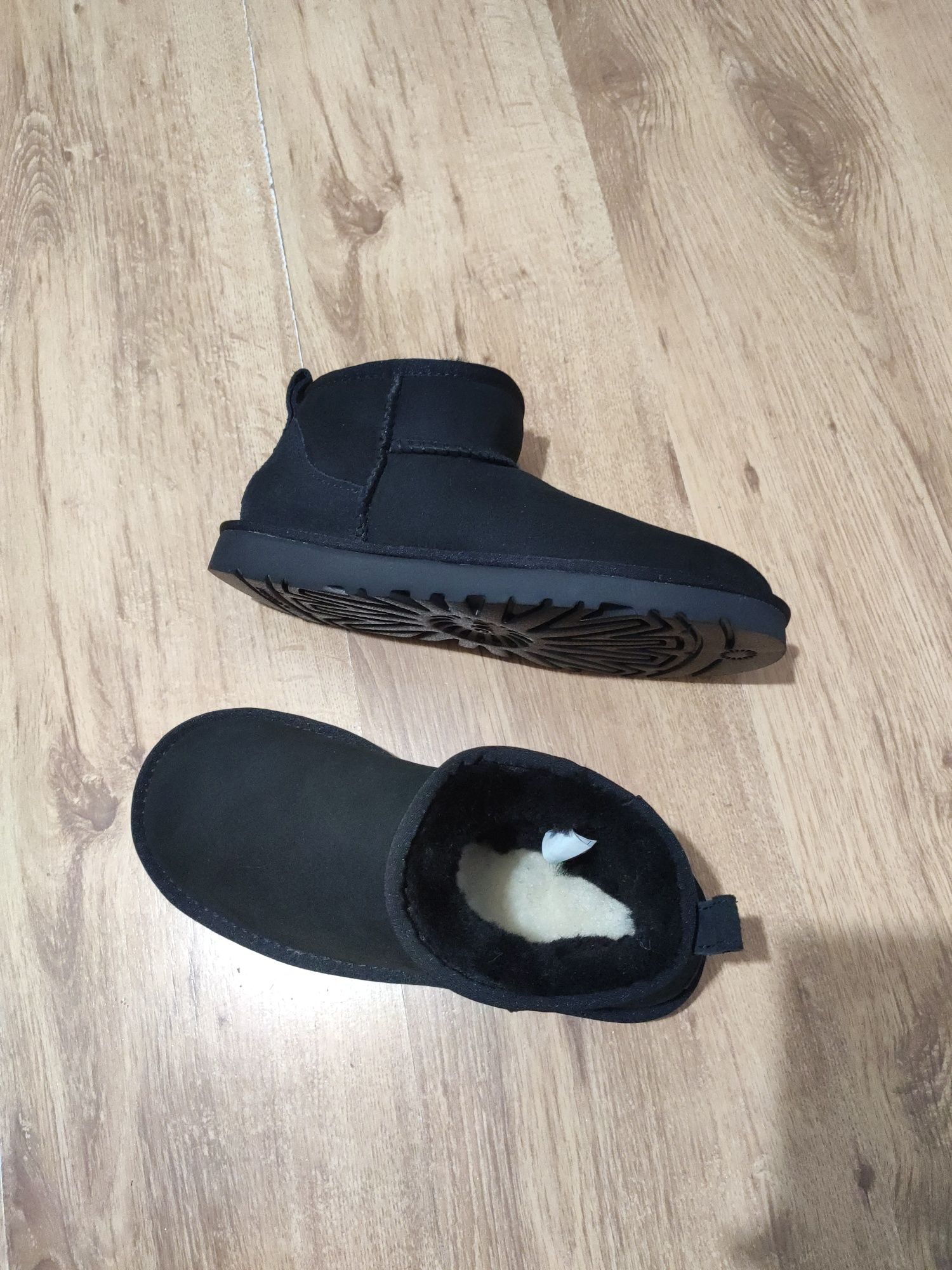 Ghete UGG mini mărimea 38 picior subțire sau 37