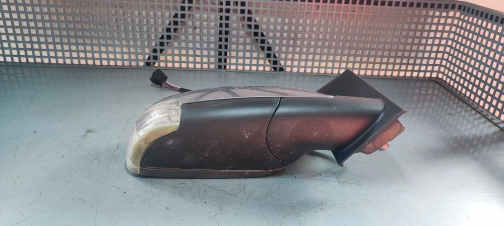 Oglinda dreapta volkswagen vw touran 1T2 cross cod vopsea LD7S