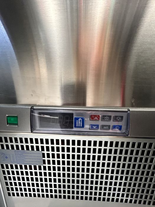 Витрина за шоколад и сладкарство IFI DROP IN