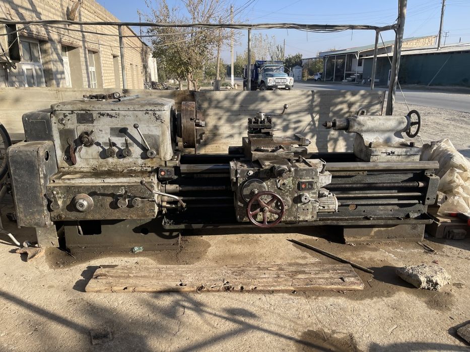 Tokarni stanok sotiladi 1m63 dip 300